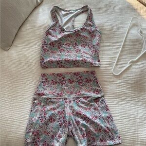 Floral pattern work out set